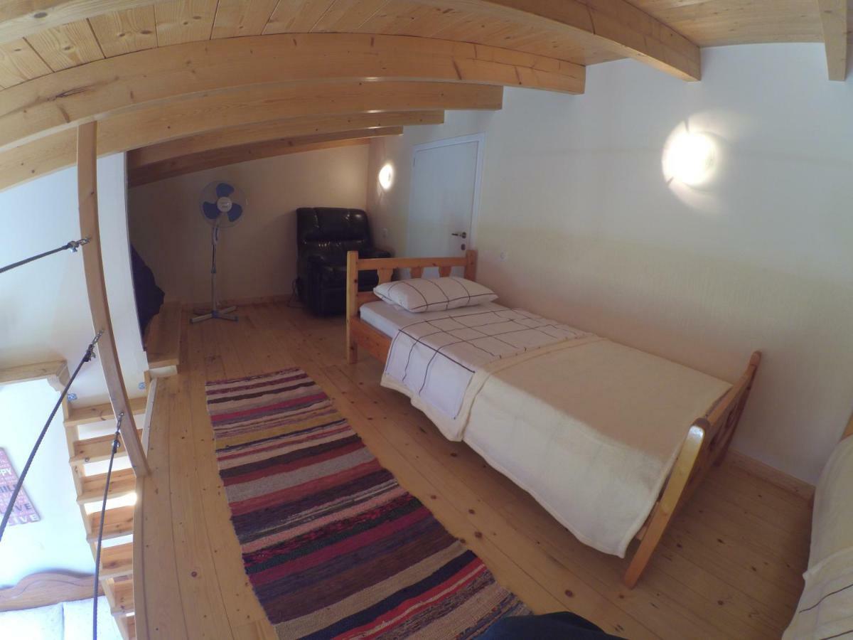 Kostas Walkers Point Bed and Breakfast Dafnáta Exteriör bild